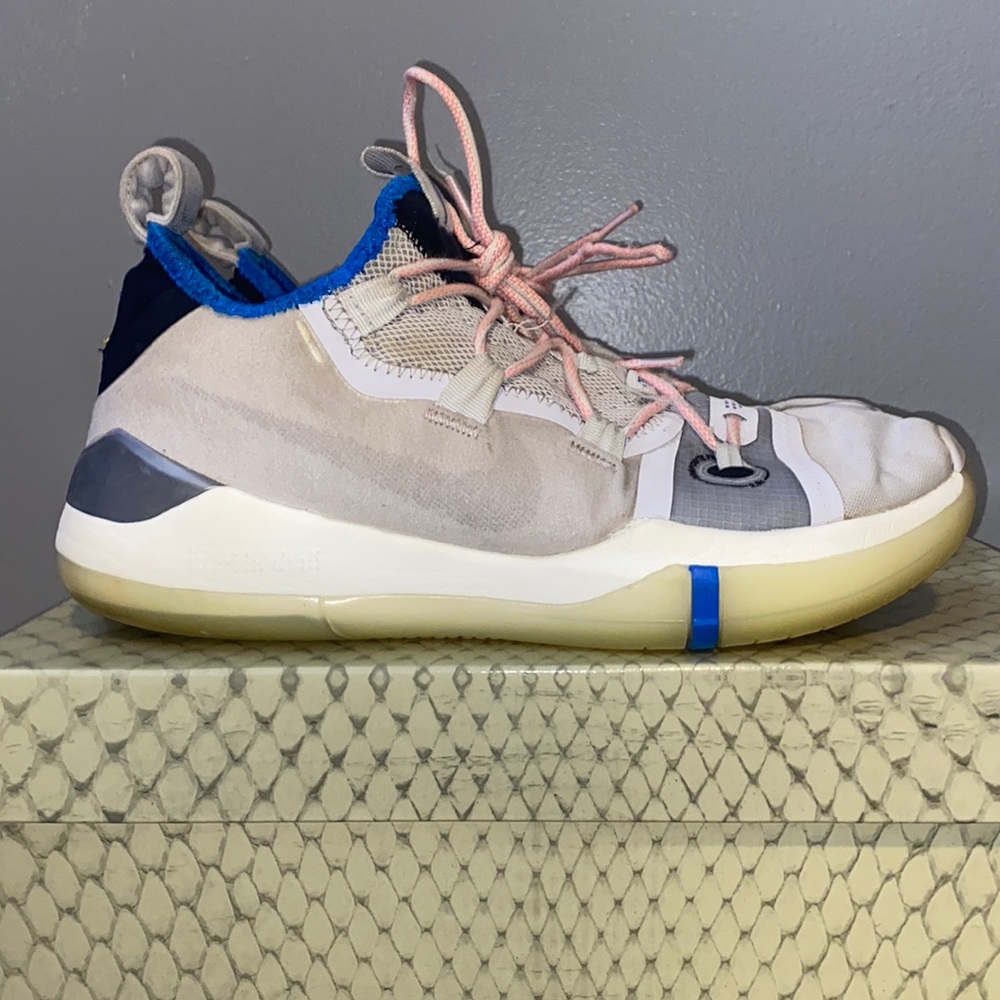 Kobe 10 AD ‘Moon Particle’